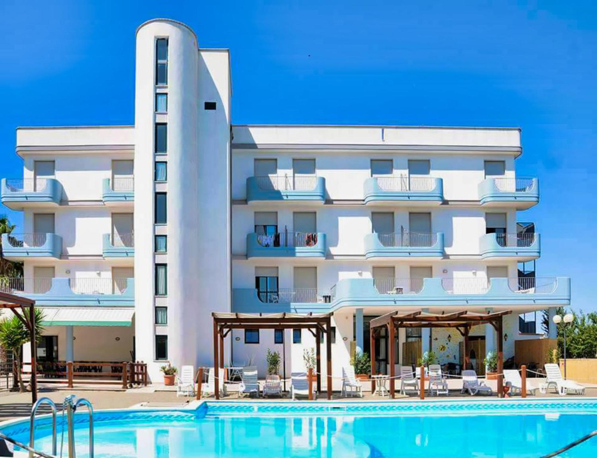 Hotel Villaggio Aurora San Pietro in Bevagna Luaran gambar